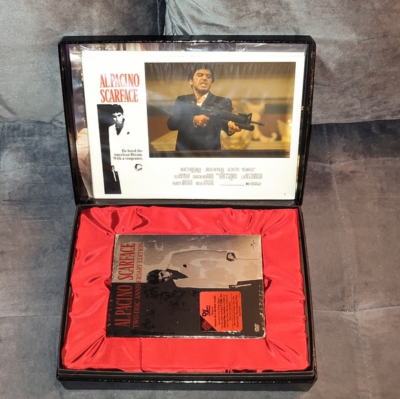 NIB SCARFACE LIMITED EDITION 2 DVDS CIGAR GIFT BOX LEATHER CASE & 8 LOBBY CARDS - Picture 11 of 11